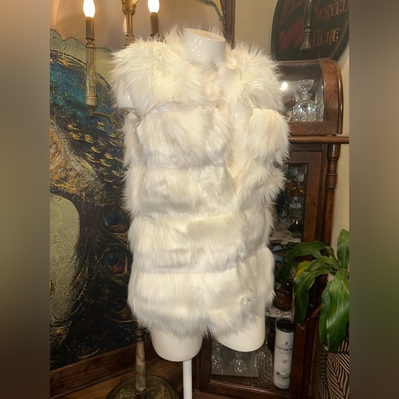 Marc New York Faux Fox Fur Vest Cream Sleeveless Jacket - Picture 5 of 14